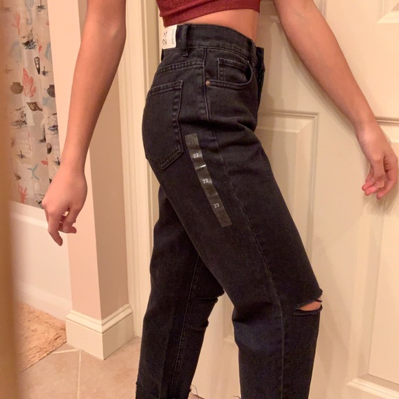 High Rise Black Mom Jeans - Picture 3 of 5